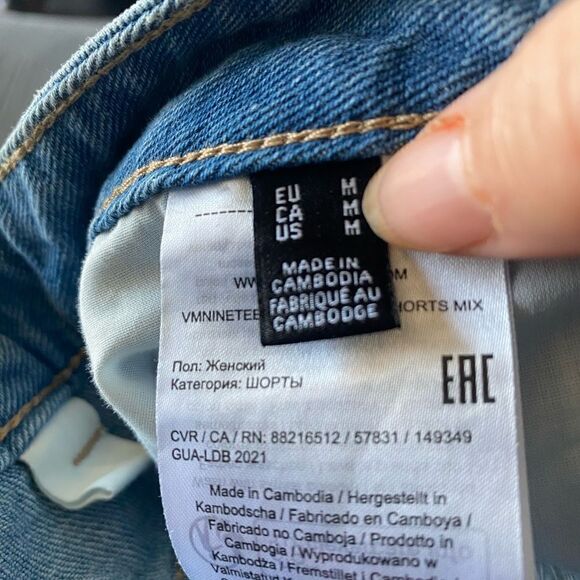 NWOT Vero Moda Denim button fly Jean Shorts M - Picture 7 of 8